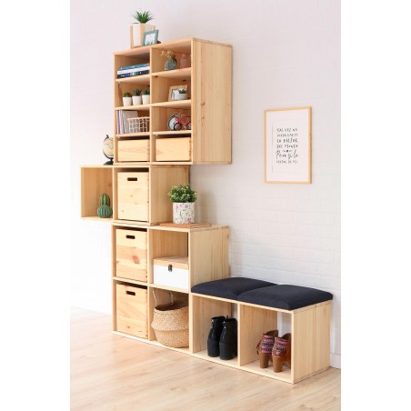 Dynamisches modulares Regal mit 2x2 Kiefernholzwürfeln