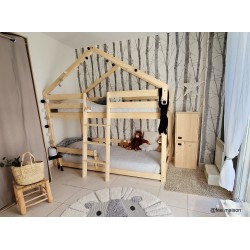 Vertikaler 2-türiger Kiefernholzschrank