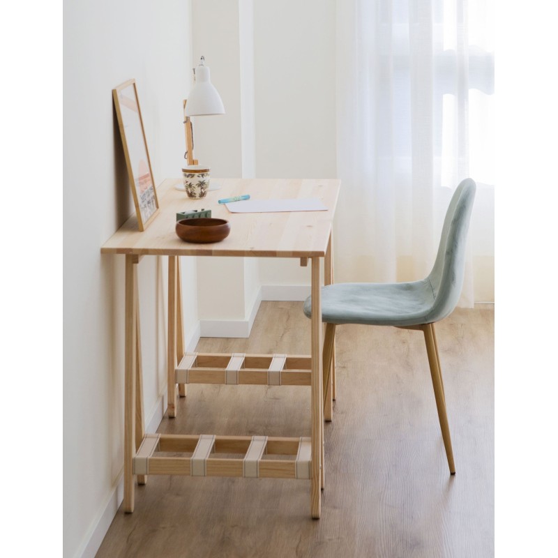 HomeOffice-Raum mit Beinen für Massivholztisch