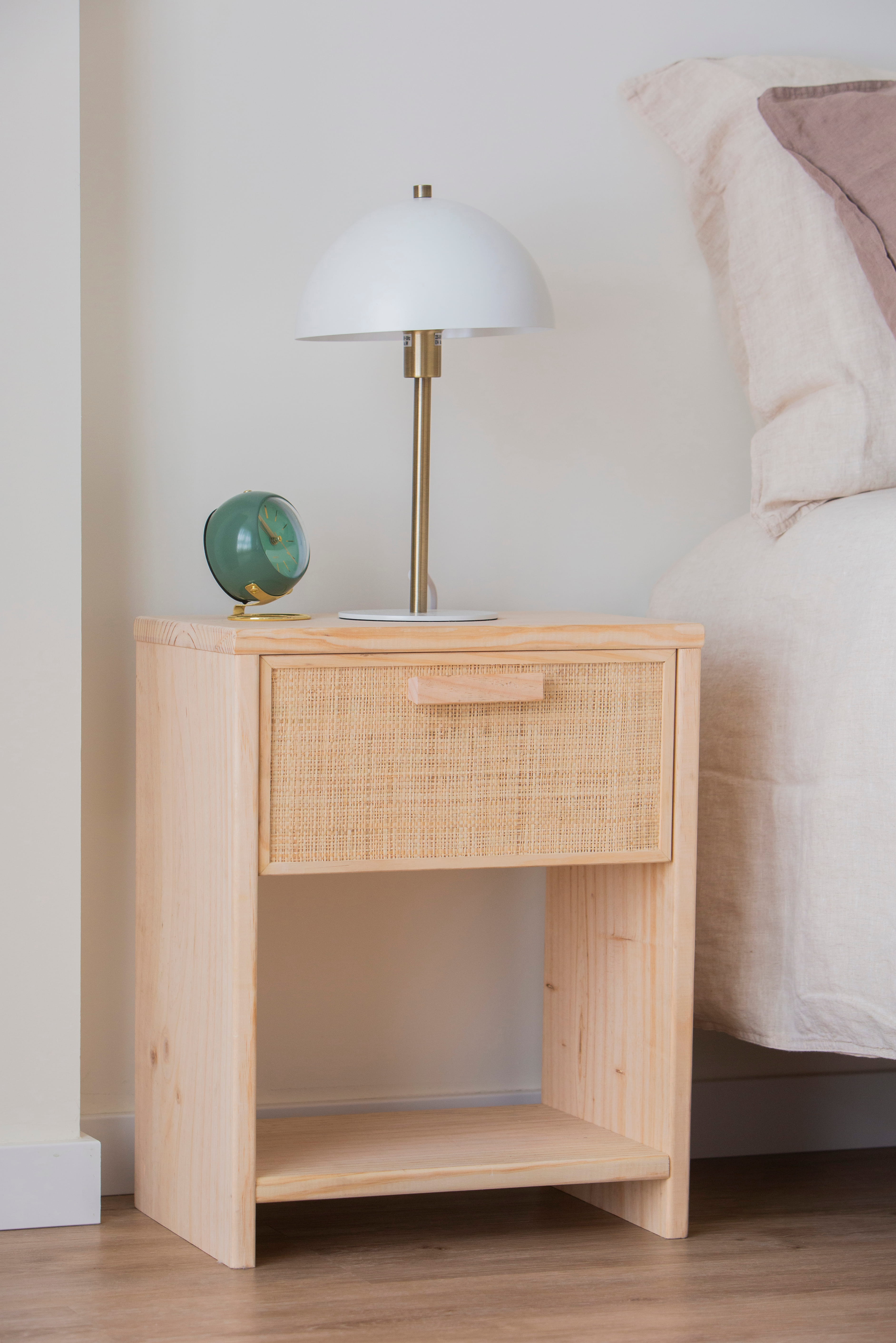 Mesita de Nacht aus Holz mit oberer Schublade mit Raffia-Detail von Astideco